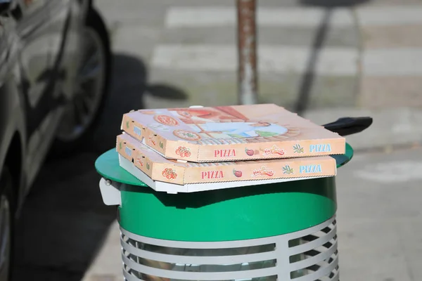 Nizza Frankreich Januar 2019 Leere Pizzakartons Auf Einem Mülleimer Auf — Stockfoto