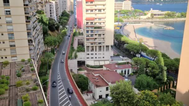 モンテカルロ モナコ 2020年9月22日 8Kタイムラプス 多くの車とオートバイで空中ビュー トップビュー モンテカルロ モナコ ヨーロッパの大通り杜Larvottoで運転 Uhd — ストック動画