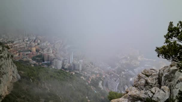 山の頂上から霧の中でモナコ公国の8Kタイムラプス空中ビュー Tete Chien フランスのリビエラ フランスアルプス フランス ヨーロッパ Uhd 7680 4320 — ストック動画