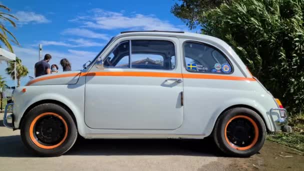 Menton Francja Października 2020 Mały Biały Pomarańczowy Vintage Włoski Samochód — Wideo stockowe
