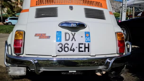 Menton Francja Października 2020 Mały Biały Pomarańczowy Retro Włoski Samochód — Wideo stockowe