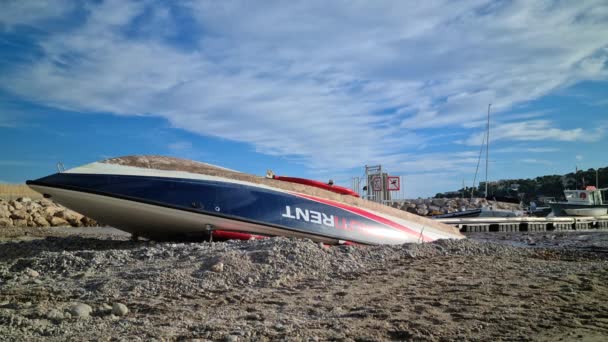 Roquebrune Cap Martin Frankrike Oktober 2020 Bruten Skidbåt Stranden Efter — Stockvideo