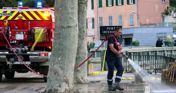 Breil Sur Roya França Outubro 2020 Bombeiro Francês Limpando Solo — Vídeo de Stock