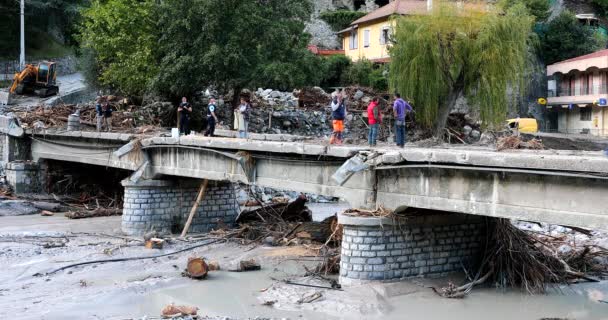 Breil Sur Roya Francia Octubre 2020 Gendarmes Franceses Investigan Sobre — Vídeos de Stock