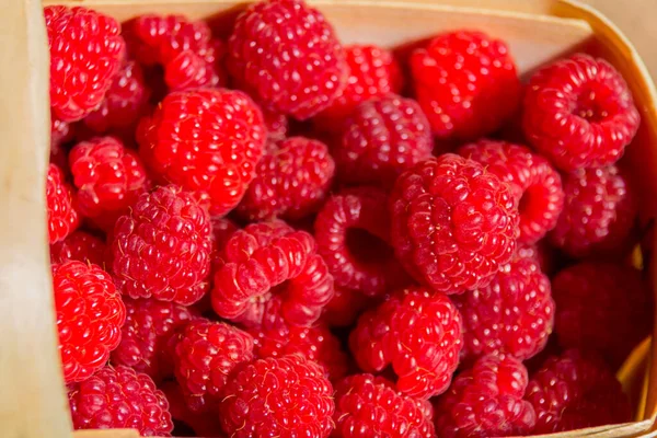 Fresh Red Raspberry Basket Close — Stock Photo, Image
