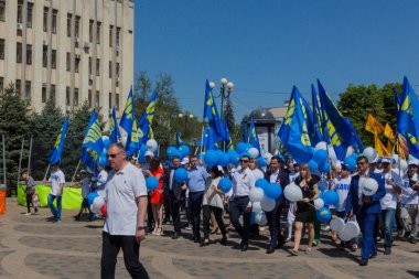 Krasnodar, Rusya - 1 Mayıs 2017: Rusya Liberal Demokrat Partisi (LDPR) Krasnodar 'da düzenlenen 1 Mayıs İşçi Bayramı gösterisine katıldı. LDPR Rusya 'da ünlü bir sahte (
