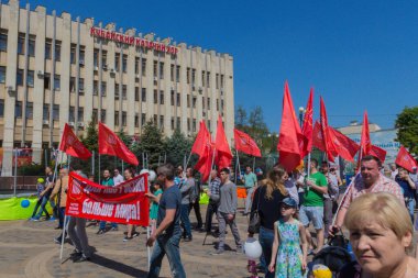 Krasnodar, Rusya - 1 Mayıs 2017: Krasnodar 'da insanlar İşçi Bayramı 
