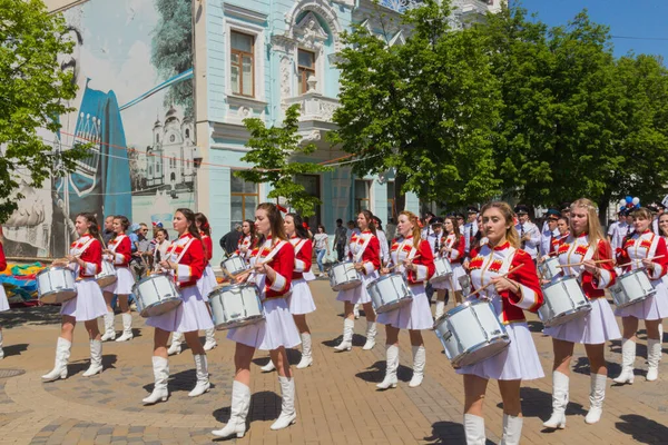 Krasnodar, Rusya - 1 Mayıs 2017: Krasnodar 'da insanlar İşçi Bayramı 