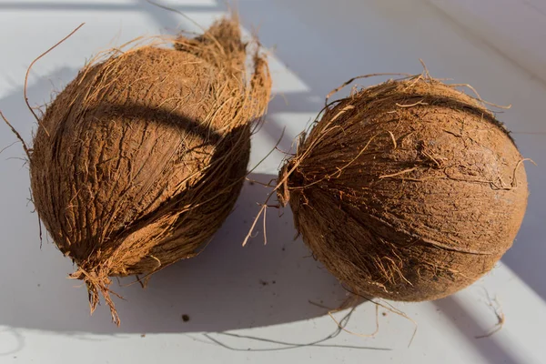 과일은 배경에 코코넛은 식품에서 화장품에 이르기까지 명하다 — 스톡 사진