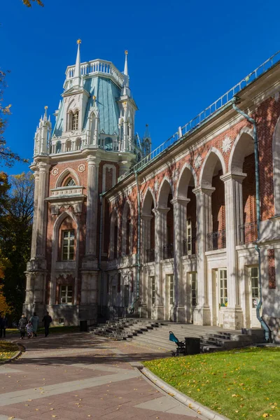 俄罗斯莫斯科 2018年10月11日 位于沙里奇诺博物馆保护区的大沙里奇恩宫 沙里奇诺是莫斯科南部的一座宫殿博物馆和公园保护区 它是在1776年由凯瑟琳大帝下令建立的 — 图库照片