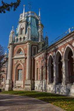 Moskova, Rusya - 18 Ekim 2018: Müze rezervi Tsaritsyno 'daki Büyük Tsaritsyn Sarayı. Tsaritsyno, Moskova 'nın güneyinde yer alan bir saray müzesi..