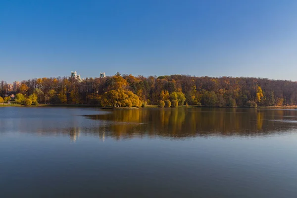 Widok Jesienny Park Staw Złota Jesień Moskwie — Zdjęcie stockowe