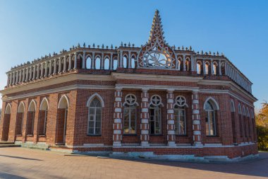 MOSCOW, RUSSIA - 18 Ekim 2018: Tsaritsyno 'daki İkinci Saray Konutları. Tsaritsyno, bir saray kompleksi, göletler ve orman alanı ile popüler bir kent simgesidir..