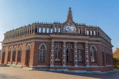 MOSCOW, RUSSIA - 18 Ekim 2018: Tsaritsyno 'daki İkinci Saray Konutları. Tsaritsyno, bir saray kompleksi, göletler ve orman alanı ile popüler bir kent simgesidir..