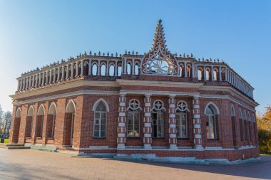 MOSCOW, RUSSIA - 18 Ekim 2018: Tsaritsyno 'daki İkinci Saray Konutları. Tsaritsyno, bir saray kompleksi, göletler ve orman alanı ile popüler bir kent simgesidir..