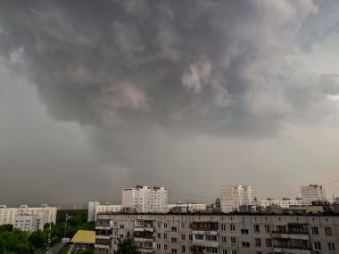 MOSCOW, RUSSIA - 09 Mayıs 2019: Moskova 'da yağmur bulutları, manzara manzarası