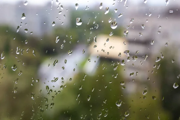 莫斯科市 俄罗斯 夏季多云的雨天 突如其来的寒冷 落在窗玻璃上和城景上 湿玻璃质感 — 图库照片