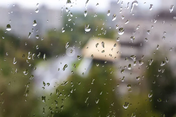 莫斯科市 俄罗斯 夏季多云的雨天 突如其来的寒冷 落在窗玻璃上和城景上 湿玻璃质感 — 图库照片