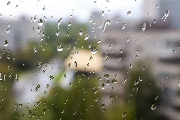 莫斯科市 俄罗斯 夏季多云的雨天 突如其来的寒冷 落在窗玻璃上和城景上 湿玻璃质感 — 图库照片