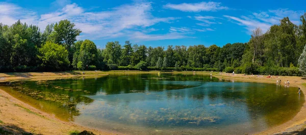 Moscow Russia 2019年6月22日 夏季Sokolniki公园池塘 — 图库照片