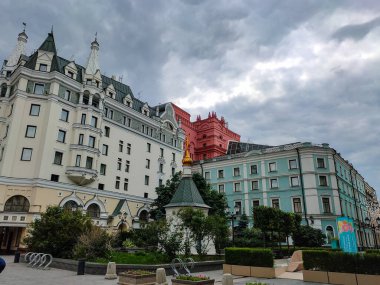 MOSCOW, RUSSIA - 13 Temmuz 2019: Petrovskaya Caddesi üzerindeki Moskova şehir merkezine bakın