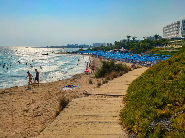 Ayia Napa Cyprus September 2019 Uitzicht Het Drukke Strand Met — Stockfoto