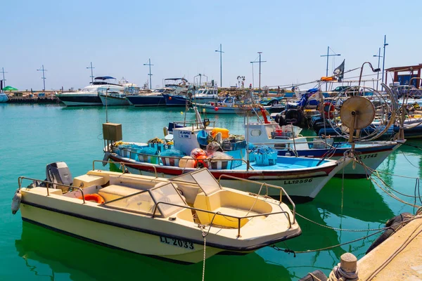 Ayia Napa Cyprus September 2019 Harbor Ayia Napa 棕榈树和游客 — 图库照片
