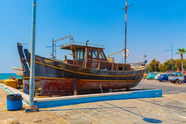 Ayia Napa Zypern September 2019 Ein Altes Fischerboot Steht Ufer — Stockfoto