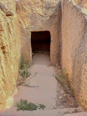 Makronissos Mezarlığı Helenistik dönemden kalma antik bir mezarlık. Makronissos, Ayia Napa (Agia Napa), Cyrpus.