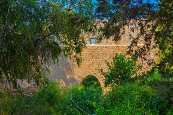 Park Przed Starożytnym Akweduktem Bizantyjskim Agia Napa Ayia Napa Cypr — Zdjęcie stockowe