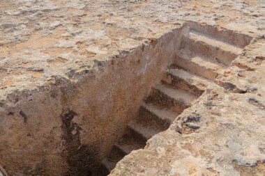 Makronissos Mezarlığı Helenistik dönemden kalma antik bir mezarlık. Makronissos, Ayia Napa (Agia Napa), Cyrpus.