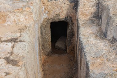 Makronissos Mezarlığı Helenistik dönemden kalma antik bir mezarlık. Makronissos, Ayia Napa (Agia Napa), Cyrpus.