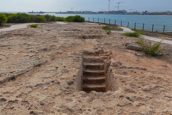 Makronissos Mezarlığı Helenistik dönemden kalma antik bir mezarlık. Makronissos, Ayia Napa (Agia Napa), Cyrpus.