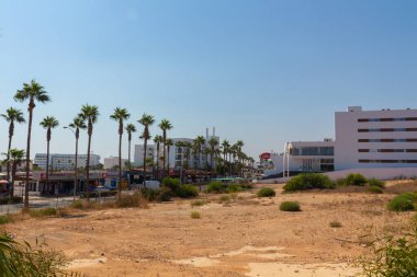 Ayia Napa, Kıbrıs - 09 Eylül 2019: Kryou Nerou Caddesi, Agia Napa