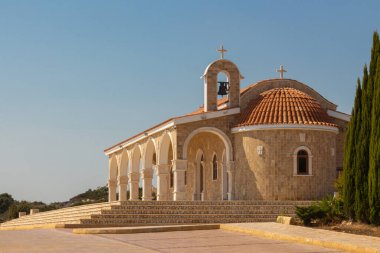Kıbrıs Rum Kesimi 'nin Ayia Napa kentindeki Agios Epiphanios Kilisesi. Aziz Epiphanios, Bizans Salamis Piskoposu 'na adanmış bir şapeldir..