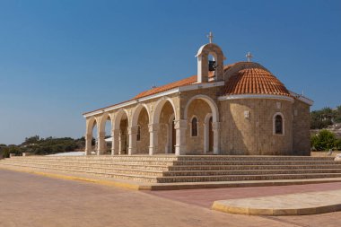 Kıbrıs Rum Kesimi 'nin Ayia Napa kentindeki Agios Epiphanios Kilisesi. Aziz Epiphanios, Bizans Salamis Piskoposu 'na adanmış bir şapeldir..