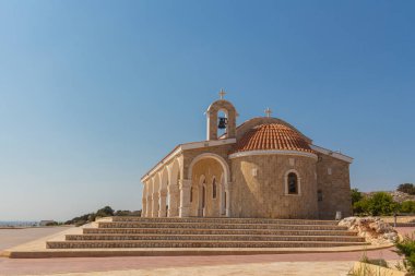 Kıbrıs Rum Kesimi 'nin Ayia Napa kentindeki Agios Epiphanios Kilisesi. Aziz Epiphanios, Bizans Salamis Piskoposu 'na adanmış bir şapeldir..