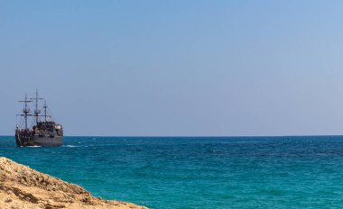 Ayia Napa, Kıbrıs - 11 Eylül 2019: Glyki Nero plajı yakınlarındaki 