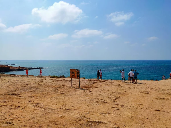Aia Napa Cyprus September 2019 사람들 연인들의 근처에서 사진을 찍는다 — 스톡 사진