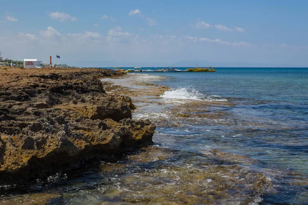 Protaras, Kıbrıs Rum Kesimi 'nde Paralimni Belediyesi' nin idari yetki alanına giren ağırlıklı bir turizm beldesi..