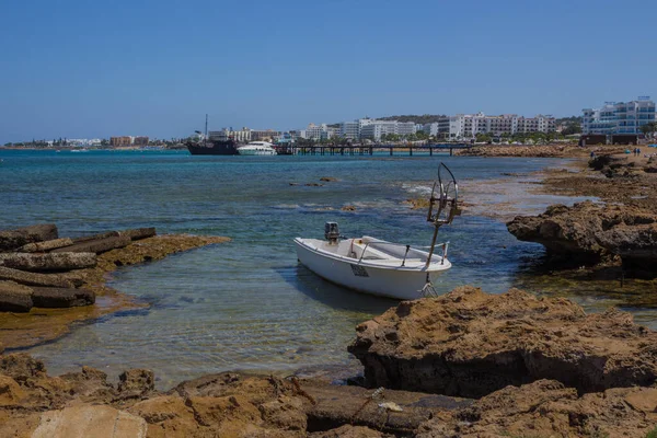 プロタラスは主にキプロスのパラリンニ自治体の行政管轄下にある観光地です — ストック写真