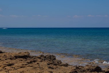 Protaras, Kıbrıs Rum Kesimi 'nde Paralimni Belediyesi' nin idari yetki alanına giren ağırlıklı bir turizm beldesi..