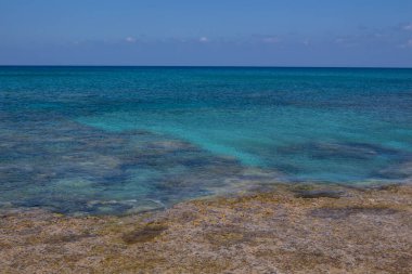 Protaras, Kıbrıs Rum Kesimi 'nde Paralimni Belediyesi' nin idari yetki alanına giren ağırlıklı bir turizm beldesi..