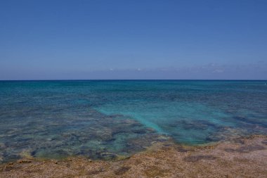 Protaras, Kıbrıs Rum Kesimi 'nde Paralimni Belediyesi' nin idari yetki alanına giren ağırlıklı bir turizm beldesi..