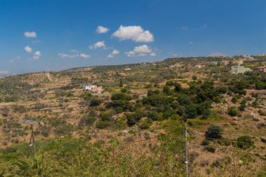 Agia Irini, Rethymno, Girit, Yunanistan. 27 Temmuz. 2016: Agia Irini Manastırı 'ndan dağlara panoramik manzara. Girit 'e yılda 2,8 milyon turist geliyor (2011).