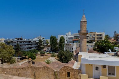 Rethymno, Yunanistan - 29 Temmuz 2016: Paleontoloji Müzesi, eski Mastaba Tapınağı (Veli Paşa Camii)).