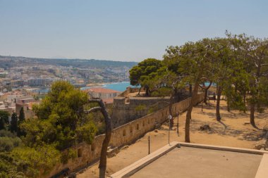 Rethymno, Yunanistan - 30 Temmuz 2016: Rethymno 'nun İçi. Fortezza (İtalyanca 