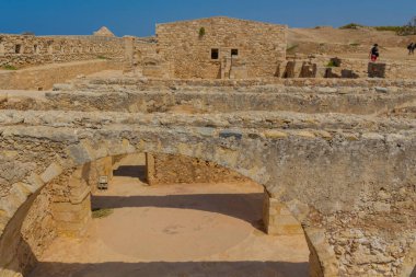 Rethymno, Yunanistan - 30 Temmuz 2016: The Complex of Magazines in Fortezza of Rethymno. Fortezza (İtalyanca 