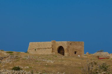 Girit, Yunanistan 'daki Fortezza Kalesi' nin içindeki bina. Fortezza (İtalyanca 