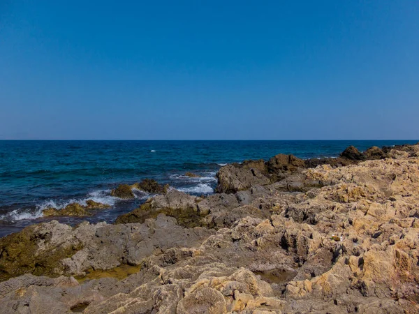 Spiaggia Rocciosa Mediterranea Rethymno Creta Grecia — Foto Stock